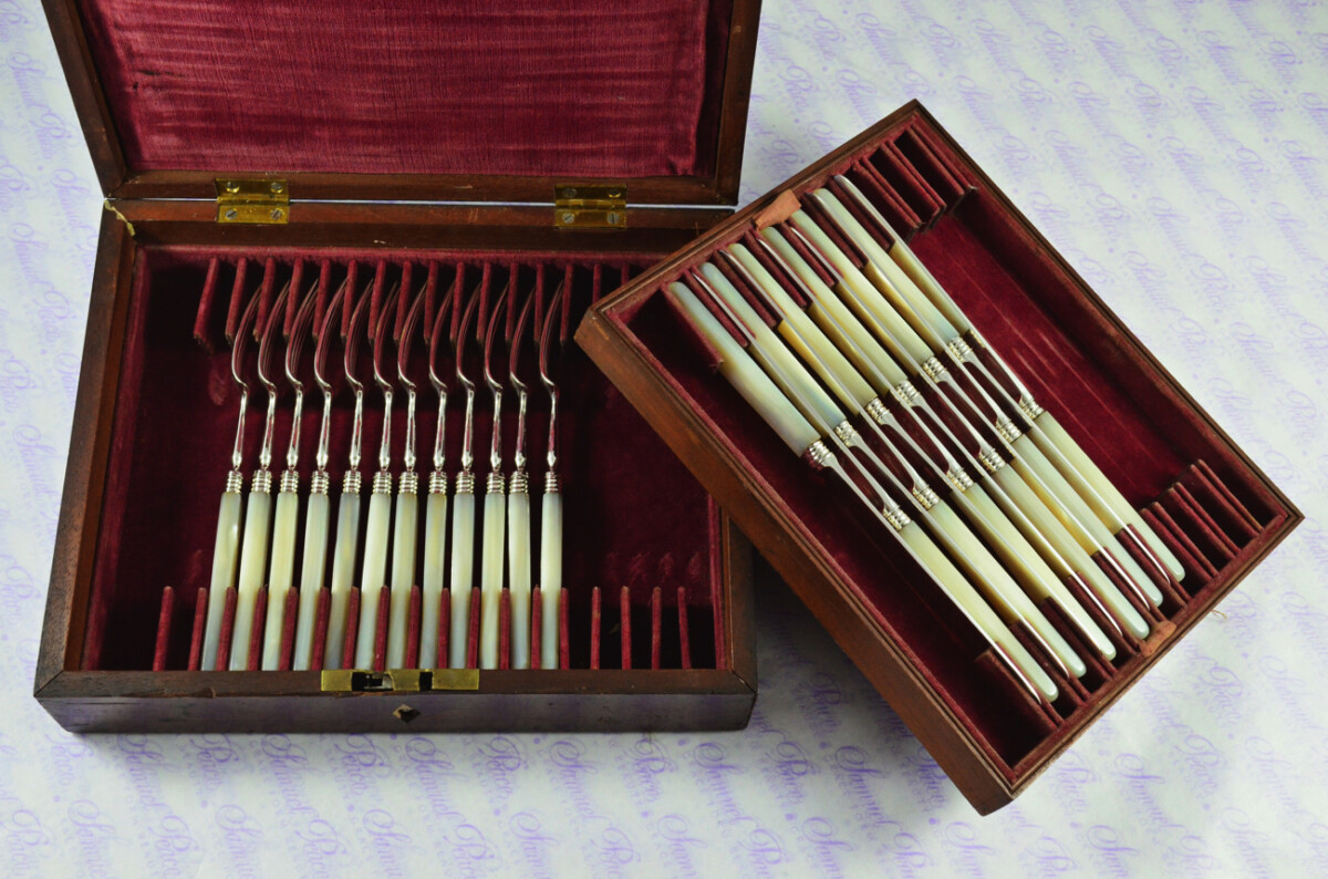 SAMUEL KNIGHT 12 PAIRS MOTHER OF PEARL & STERLING SILVER KNIVES & FORKS SHEFFIELD 1823