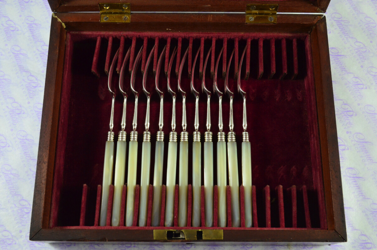SAMUEL KNIGHT 12 PAIRS MOTHER OF PEARL & STERLING SILVER KNIVES & FORKS SHEFFIELD 1823 - Image 4