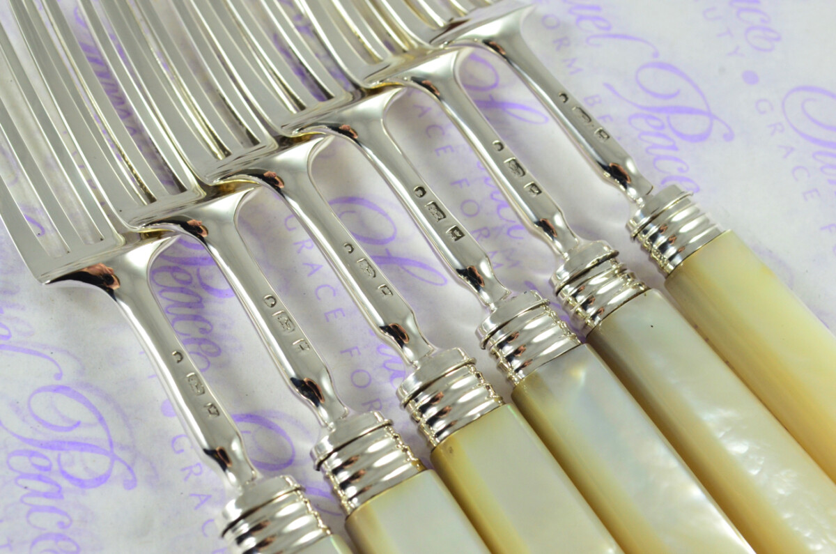 SAMUEL KNIGHT 12 PAIRS MOTHER OF PEARL & STERLING SILVER KNIVES & FORKS SHEFFIELD 1823 - Image 12
