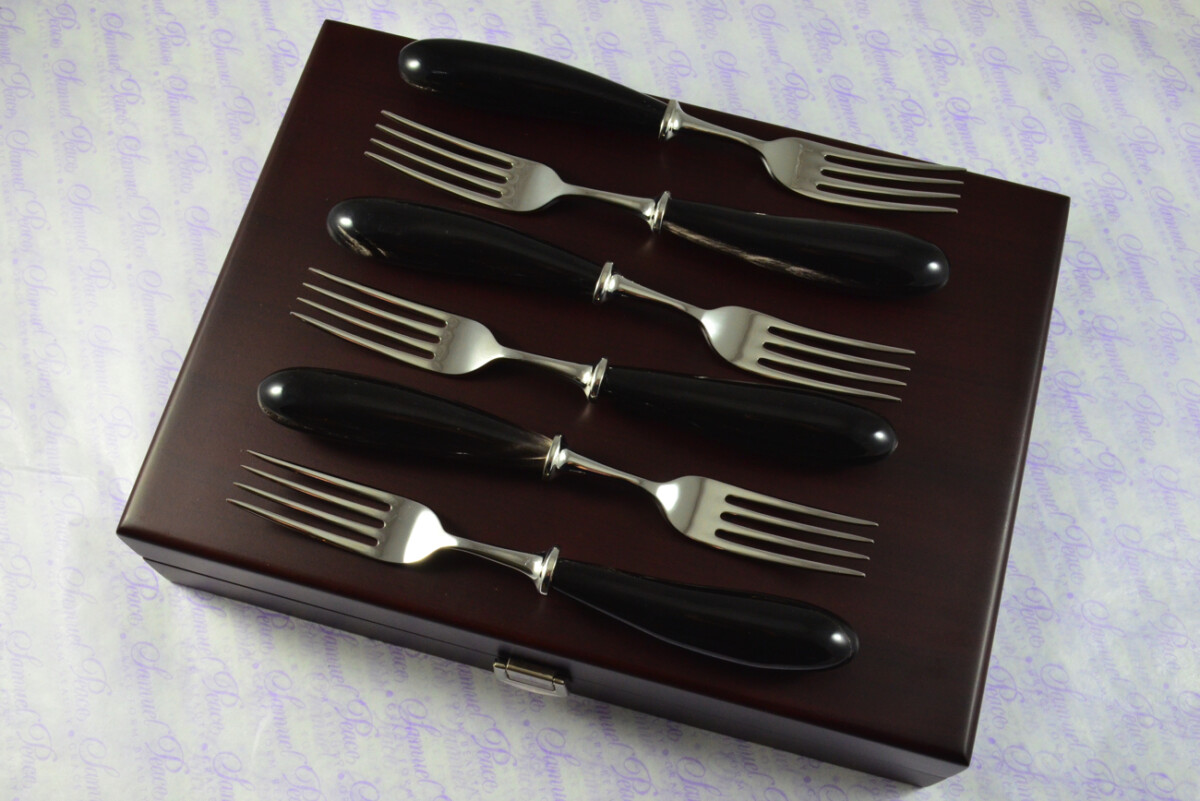 Six Wooden Cased Brand New Genuine Water Buffalo Handle Dessert Forks Made in Sheffield England - Image 9