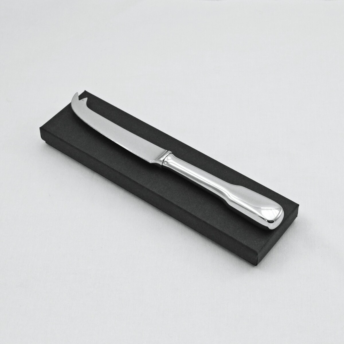 A Fiddle Pattern Stainless Steel Cheese Knife Gift Boxed
