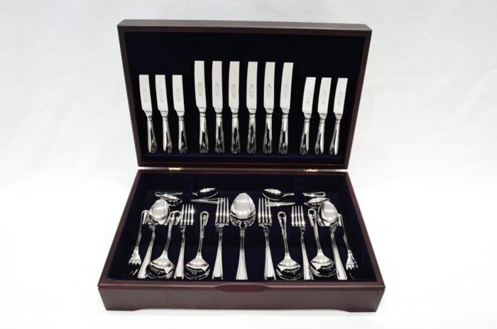 A Brand New Bead Pattern 44 Piece Mahogany Wooden Cased Canteen - Stainless Steel - Made in Sheffield