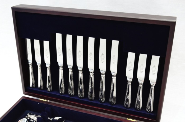 A Brand New Bead Pattern 44 Piece Mahogany Wooden Cased Canteen - Stainless Steel - Made in Sheffield - Image 2