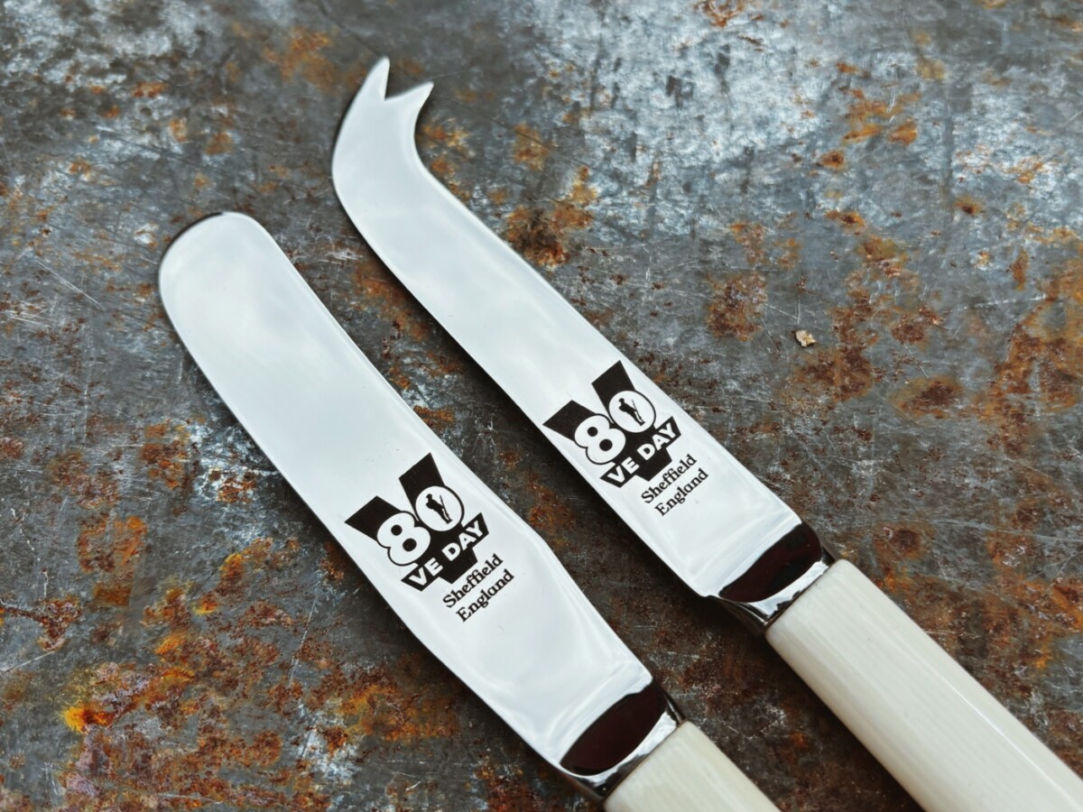 VE Day 80th Anniversary Limited Edition Cheese & Butter Knife Set - Image 2