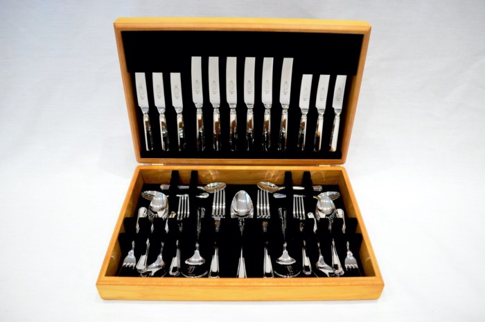 A Brand New Grecian Pattern 44 Piece Oak Wooden Cased Canteen - Stainless Steel - Made in Sheffield
