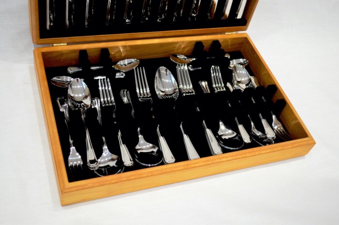 A Brand New Grecian Pattern 44 Piece Oak Wooden Cased Canteen - Stainless Steel - Made in Sheffield - Image 3
