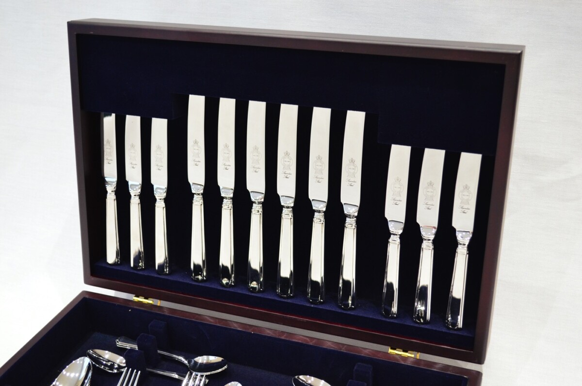 A Brand New Grecian Pattern 44 Piece Mahogany Wooden Cased Canteen - Stainless Steel - Made in Sheffield - Image 2