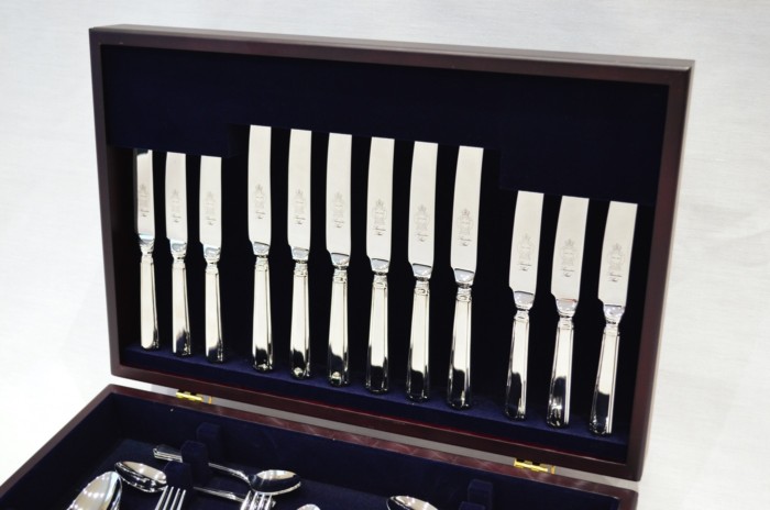 A Brand New Grecian Pattern 44 Piece Mahogany Wooden Cased Canteen - Stainless Steel - Made in Sheffield - Image 2
