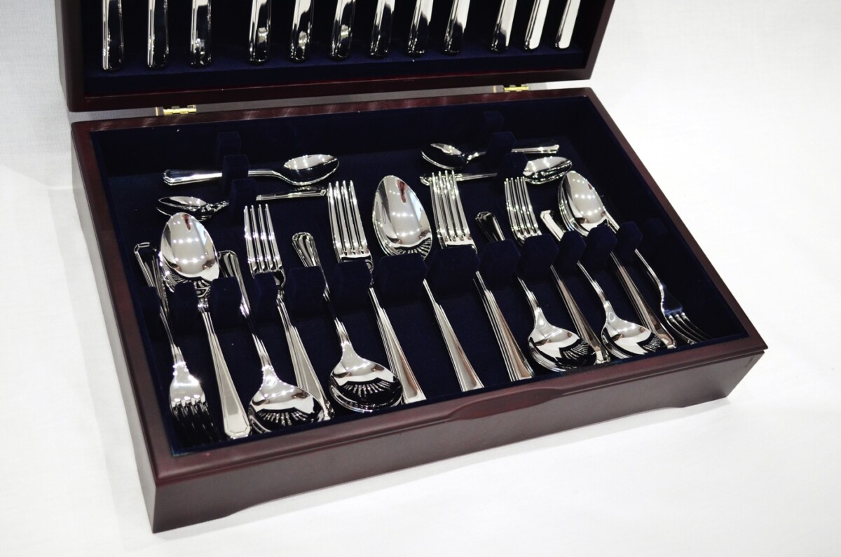 A Brand New Grecian Pattern 44 Piece Mahogany Wooden Cased Canteen - Stainless Steel - Made in Sheffield - Image 3