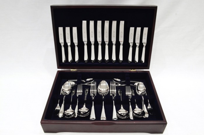 A Brand New Old English Pattern 44 Piece Mahogany Wooden Cased Canteen - Stainless Steel - Made in Sheffield