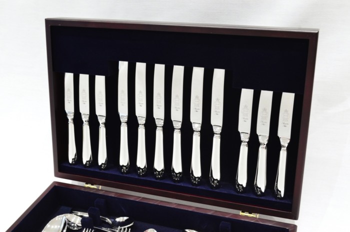 A Brand New Old English Pattern 44 Piece Mahogany Wooden Cased Canteen - Stainless Steel - Made in Sheffield - Image 2