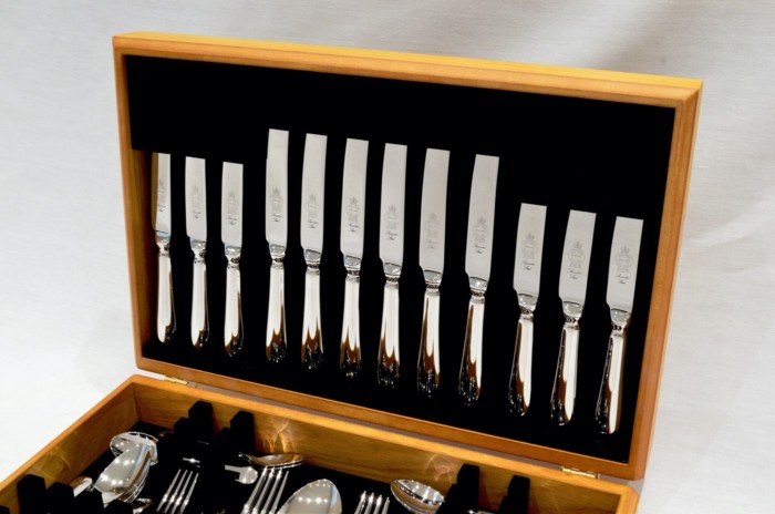A Brand New Old English Pattern 44 Piece Oak Wooden Cased Canteen - Stainless Steel - Made in Sheffield - Image 2