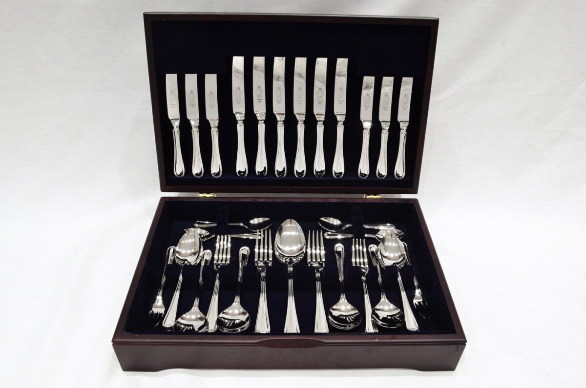 A Brand New Old English Thread Pattern 44 Piece Mahogany Wooden Cased Canteen - Stainless Steel - Made in Sheffield