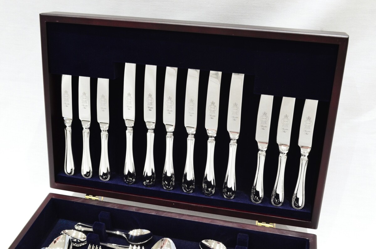 A Brand New Old English Thread Pattern 44 Piece Mahogany Wooden Cased Canteen - Stainless Steel - Made in Sheffield - Image 2