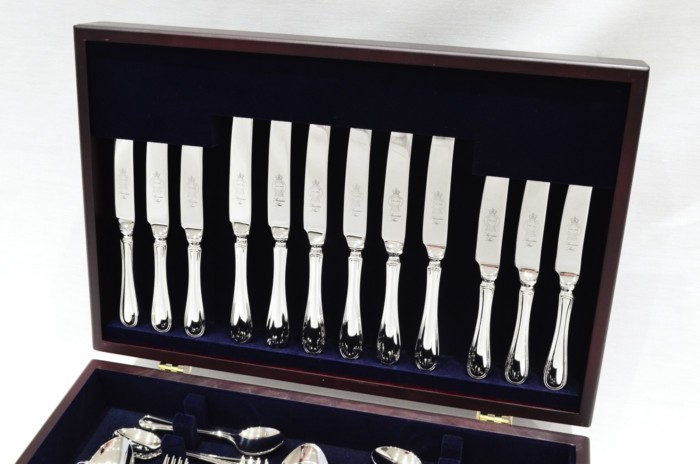A Brand New Old English Thread Pattern 44 Piece Mahogany Wooden Cased Canteen - Stainless Steel - Made in Sheffield - Image 2