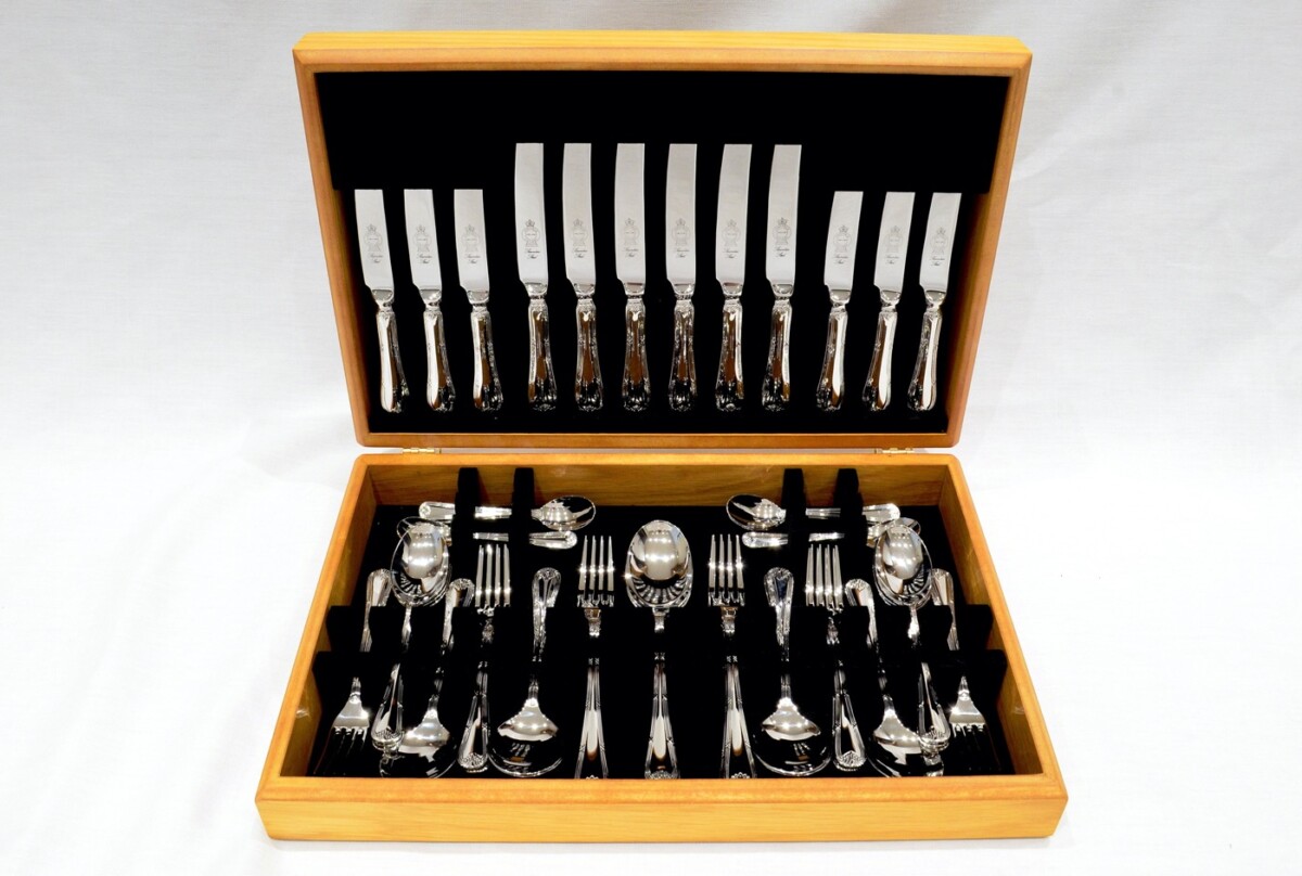 A Brand New Empire Pattern 44 Piece Oak Wooden Cased Canteen - Stainless Steel - Made in Sheffield