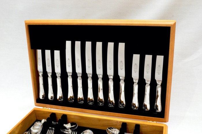 A Brand New Empire Pattern 44 Piece Oak Wooden Cased Canteen - Stainless Steel - Made in Sheffield - Image 2