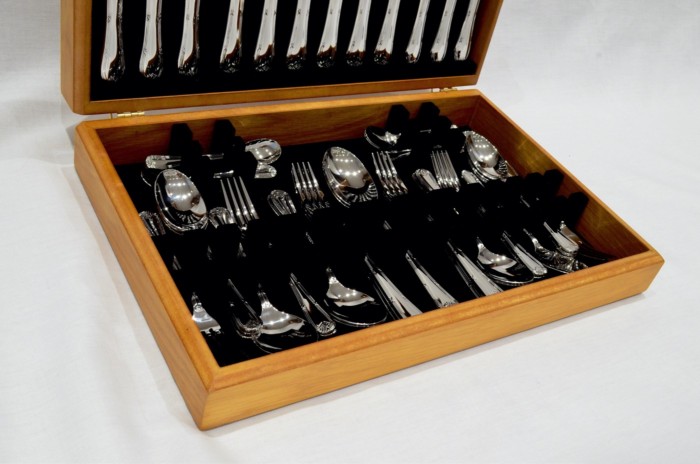 A Brand New Empire Pattern 44 Piece Oak Wooden Cased Canteen - Stainless Steel - Made in Sheffield - Image 3
