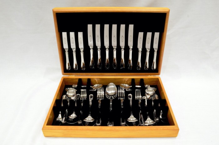 A Brand New Old English Thread Pattern 44 Piece Oak Wooden Cased Canteen - Stainless Steel - Made in Sheffield