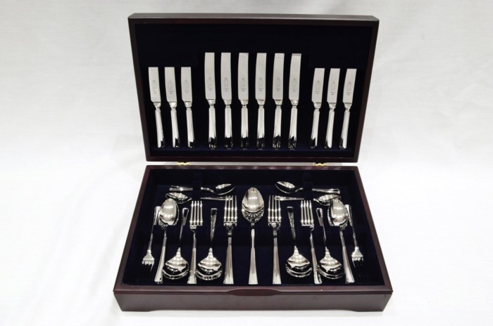 A Brand New Harley Pattern 44 Piece Mahogany Wooden Cased Canteen - Stainless Steel - Made in Sheffield