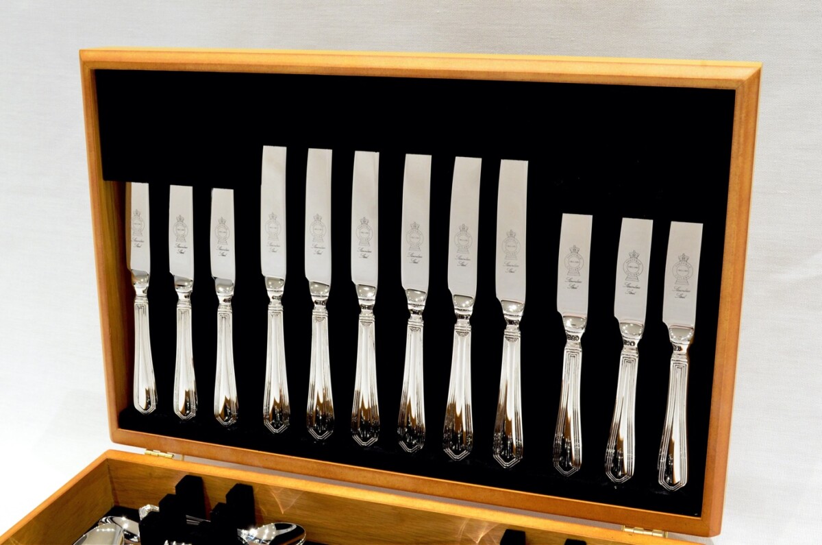 A Brand New Chester Pattern 44 Piece Oak Wooden Cased Canteen - Stainless Steel - Made in Sheffield - Image 2