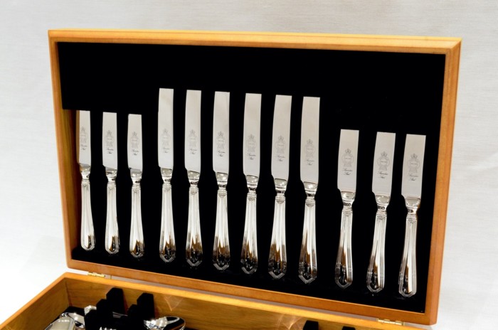 A Brand New Chester Pattern 44 Piece Oak Wooden Cased Canteen - Stainless Steel - Made in Sheffield - Image 2