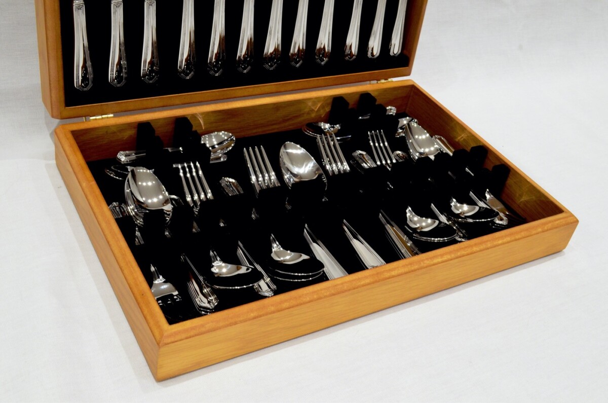 A Brand New Chester Pattern 44 Piece Oak Wooden Cased Canteen - Stainless Steel - Made in Sheffield - Image 3