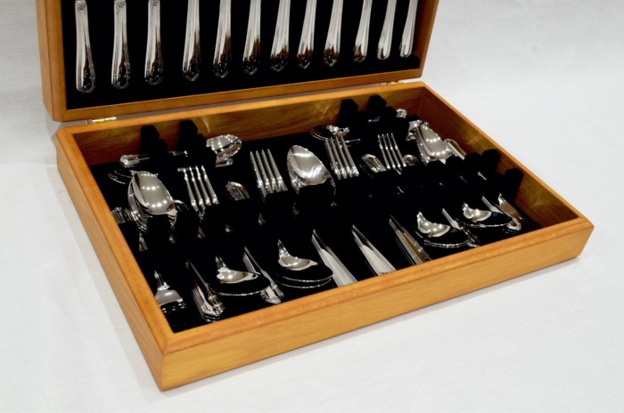 A Brand New Chester Pattern 44 Piece Oak Wooden Cased Canteen - Stainless Steel - Made in Sheffield - Image 3