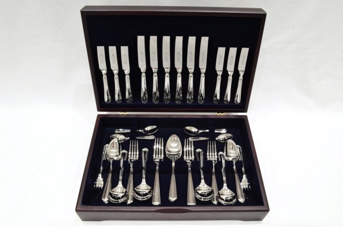 A Brand New Chester Pattern 44 Piece Mahogany Wooden Cased Canteen - Stainless Steel - Made in Sheffield