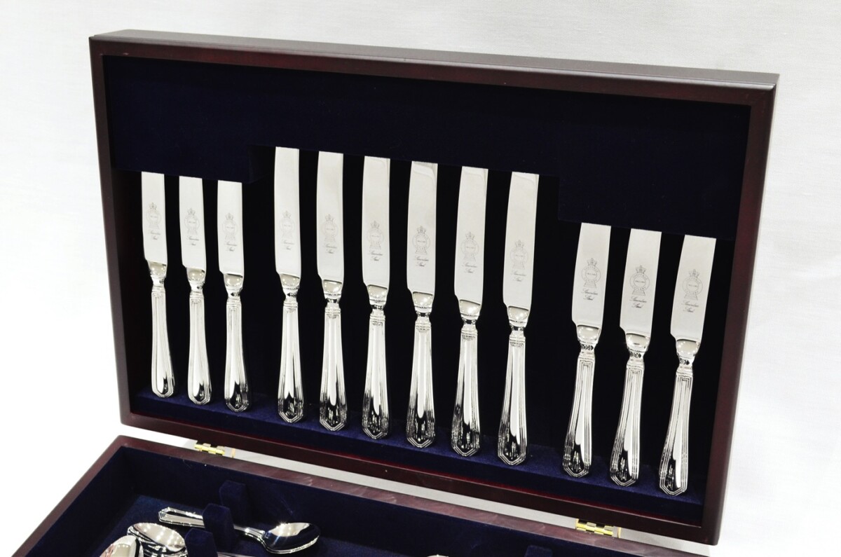 A Brand New Chester Pattern 44 Piece Mahogany Wooden Cased Canteen - Stainless Steel - Made in Sheffield - Image 2