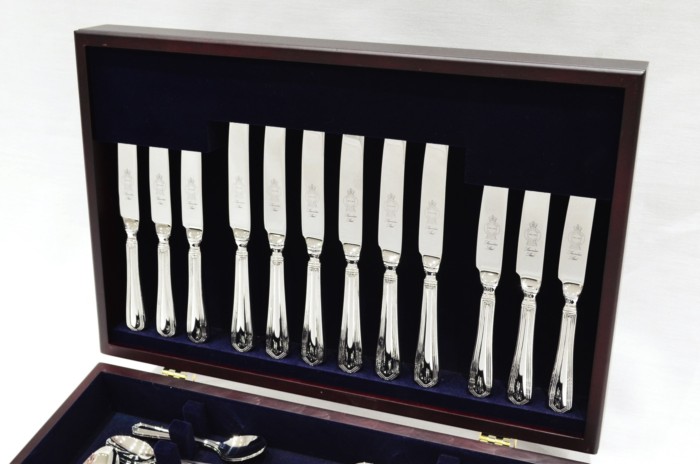 A Brand New Chester Pattern 44 Piece Mahogany Wooden Cased Canteen - Stainless Steel - Made in Sheffield - Image 2