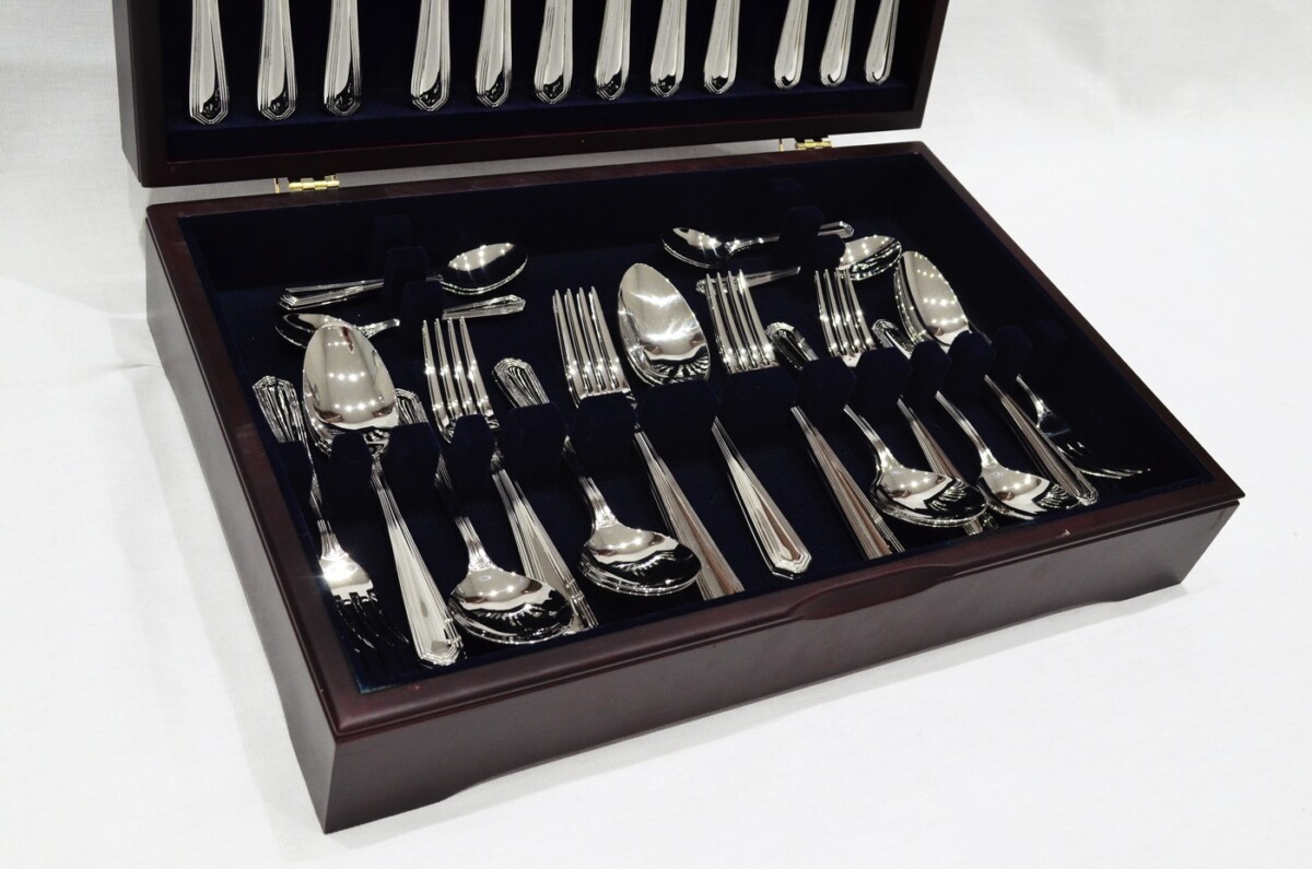 A Brand New Chester Pattern 44 Piece Mahogany Wooden Cased Canteen - Stainless Steel - Made in Sheffield - Image 3