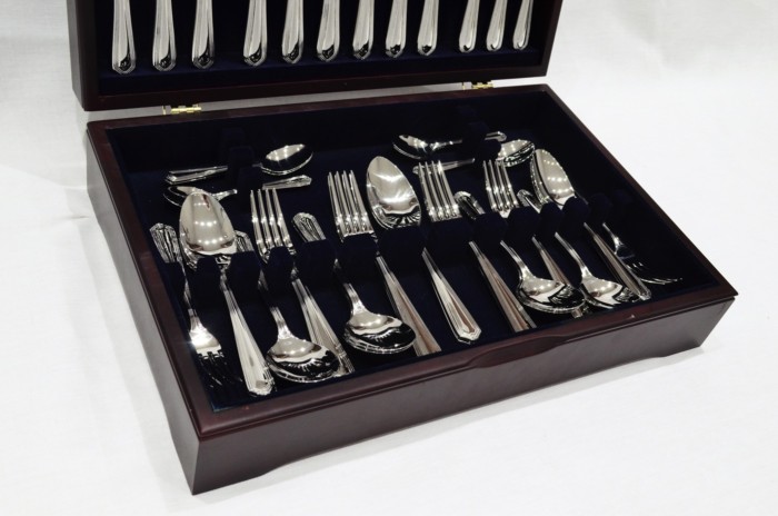 A Brand New Chester Pattern 44 Piece Mahogany Wooden Cased Canteen - Stainless Steel - Made in Sheffield - Image 3