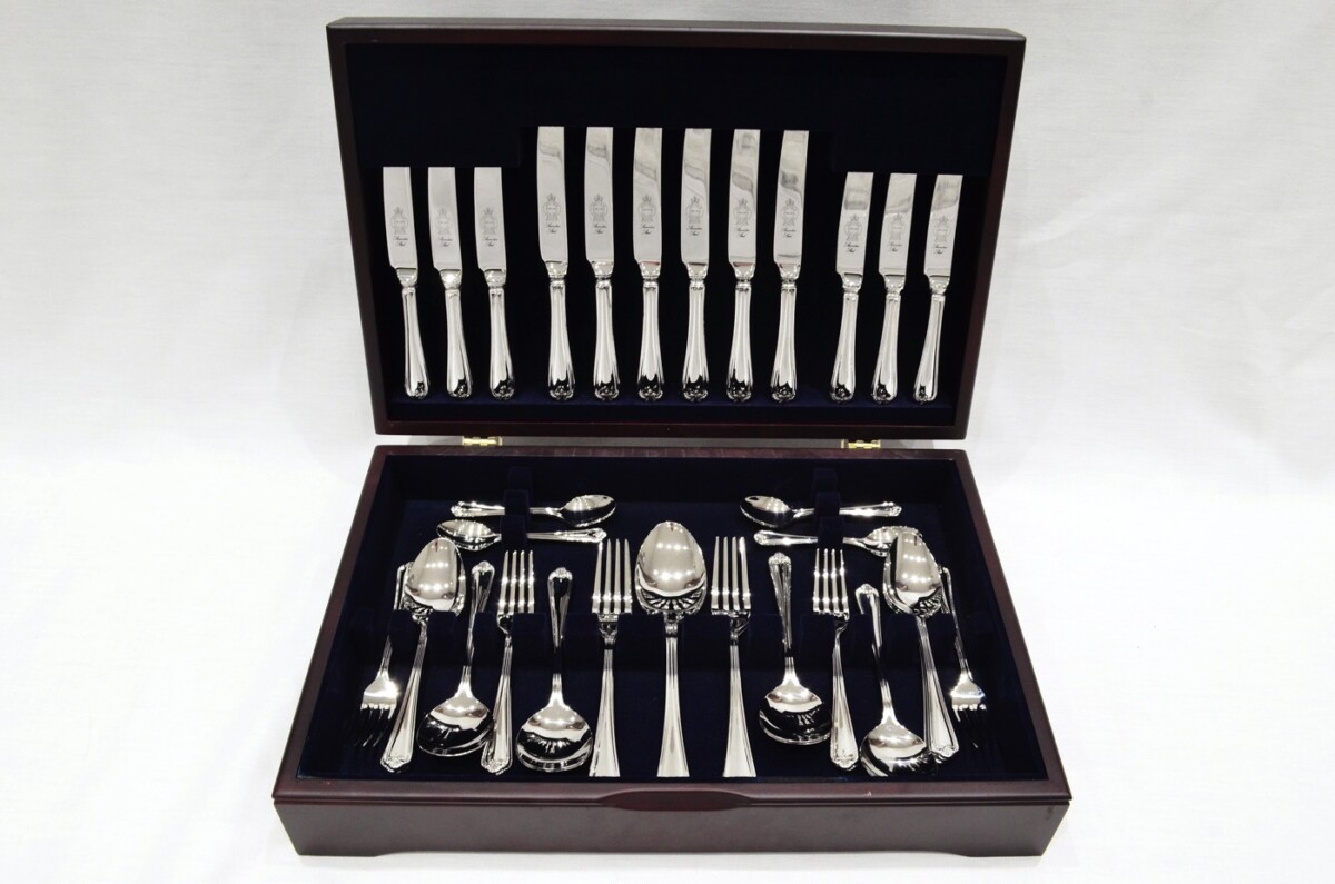 A Brand New Jesmond Pattern 44 Piece Mahogany Wooden Cased Canteen - Stainless Steel - Made in Sheffield