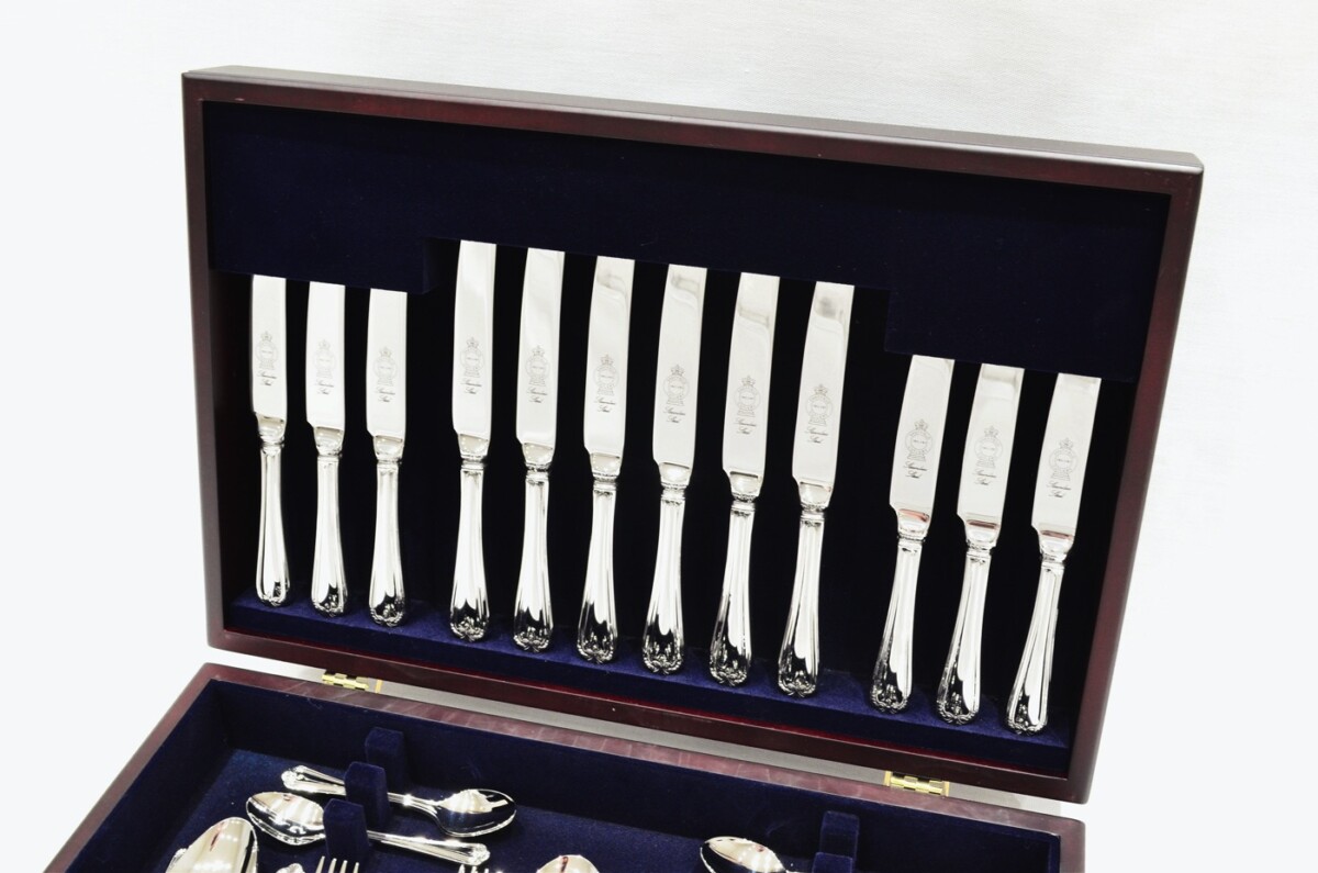 A Brand New Jesmond Pattern 44 Piece Mahogany Wooden Cased Canteen - Stainless Steel - Made in Sheffield - Image 2