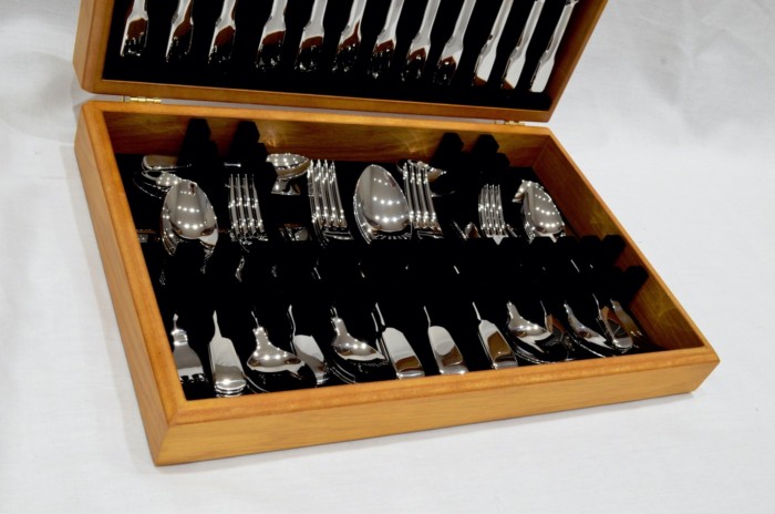 A Brand New Fiddle Pattern 44 Piece Oak Wooden Cased Canteen - Stainless Steel - Made in Sheffield - Image 3