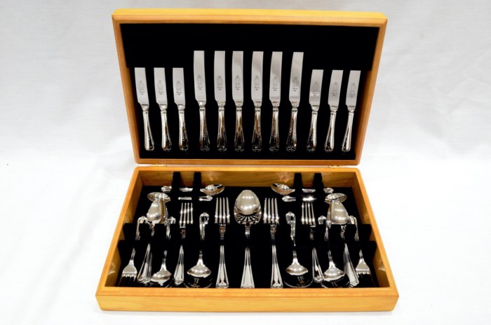 A Brand New Jesmond Pattern 44 Piece Oak Wooden Cased Canteen - Stainless Steel - Made in Sheffield