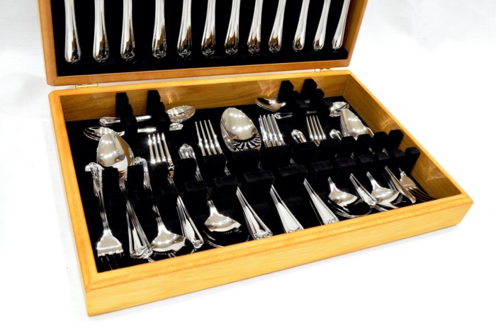 A Brand New Jesmond Pattern 44 Piece Oak Wooden Cased Canteen - Stainless Steel - Made in Sheffield - Image 3