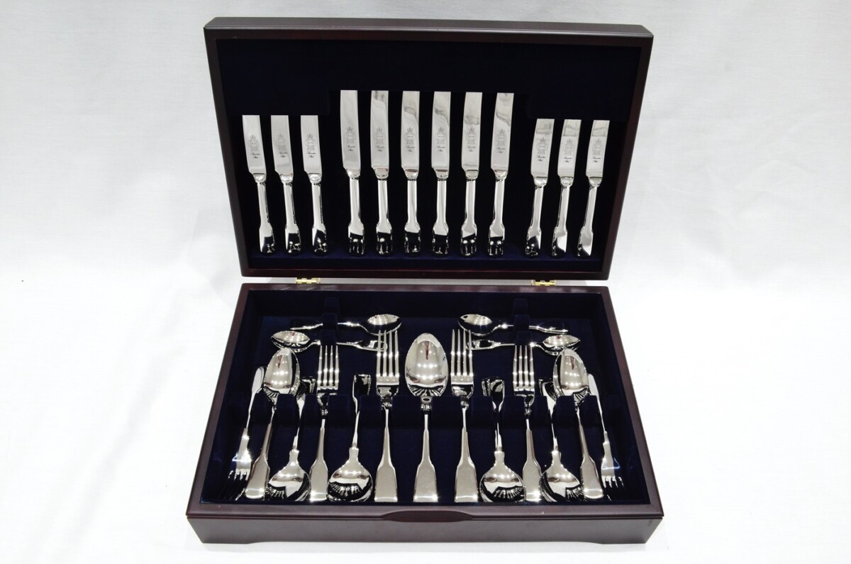 A Brand New Fiddle Pattern 44 Piece Mahogany Wooden Cased Canteen - Stainless Steel - Made in Sheffield