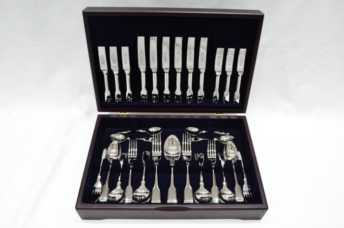 A Brand New Fiddle Pattern 44 Piece Mahogany Wooden Cased Canteen - Stainless Steel - Made in Sheffield