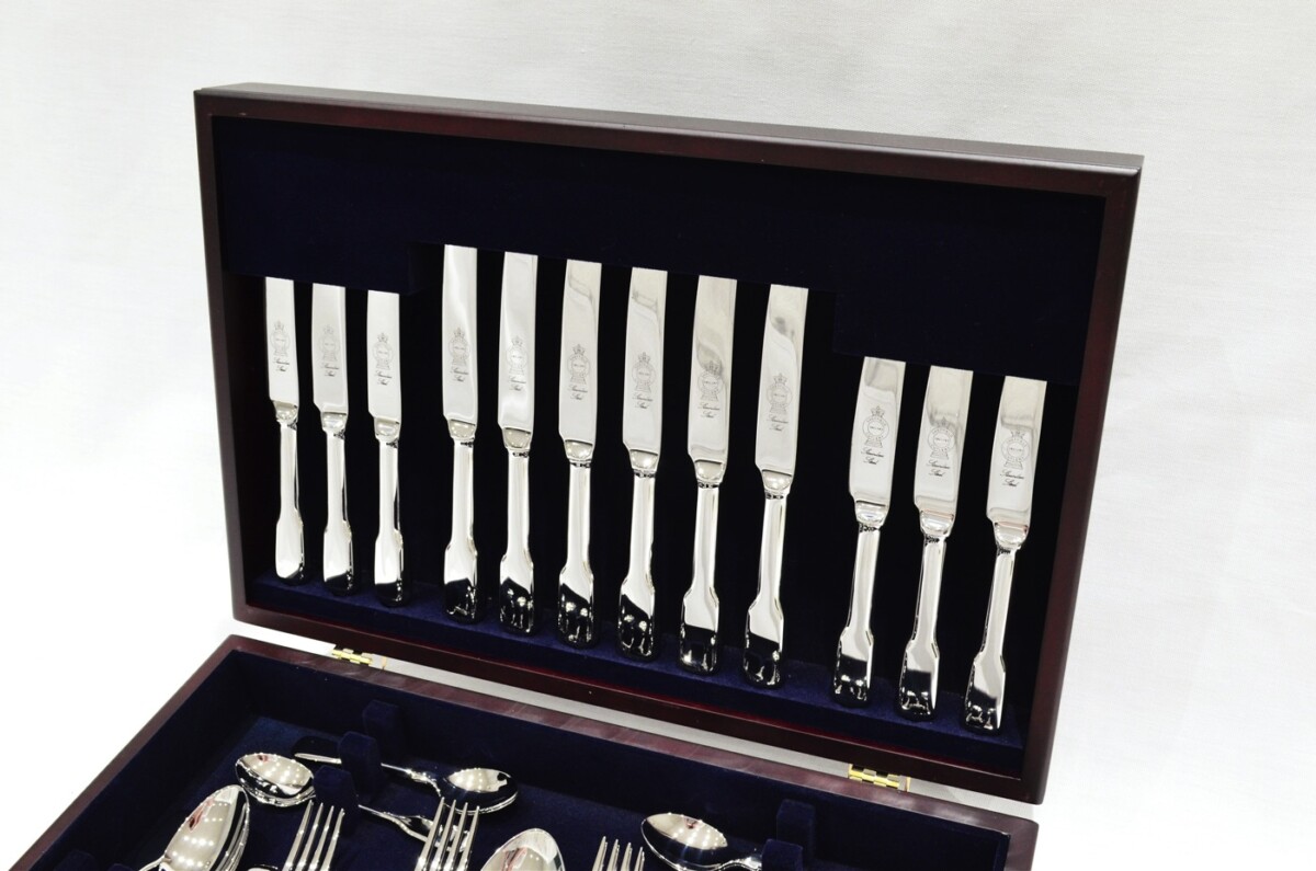 A Brand New Fiddle Pattern 44 Piece Mahogany Wooden Cased Canteen - Stainless Steel - Made in Sheffield - Image 2