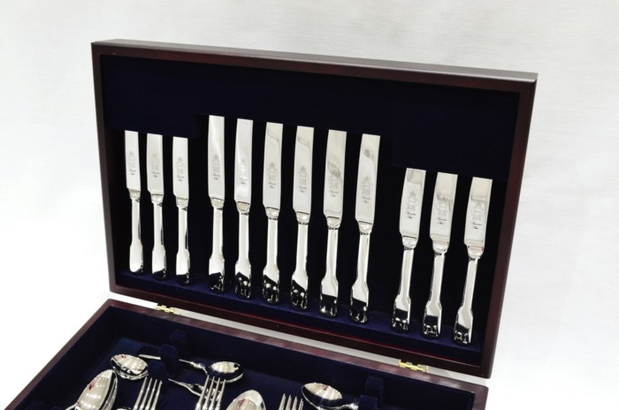 A Brand New Fiddle Pattern 44 Piece Mahogany Wooden Cased Canteen - Stainless Steel - Made in Sheffield - Image 2