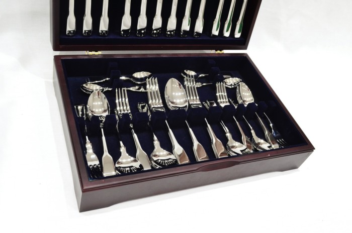 A Brand New Fiddle Pattern 44 Piece Mahogany Wooden Cased Canteen - Stainless Steel - Made in Sheffield - Image 3