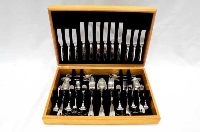 A Brand New Baguette Pattern 44 Piece Oak Wooden Cased Canteen - Stainless Steel - Made in Sheffield