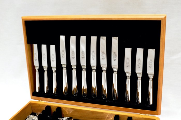 A Brand New Baguette Pattern 44 Piece Oak Wooden Cased Canteen - Stainless Steel - Made in Sheffield - Image 2