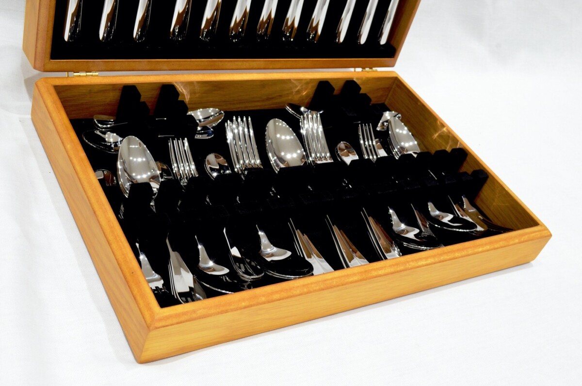 A Brand New Baguette Pattern 44 Piece Oak Wooden Cased Canteen - Stainless Steel - Made in Sheffield - Image 3