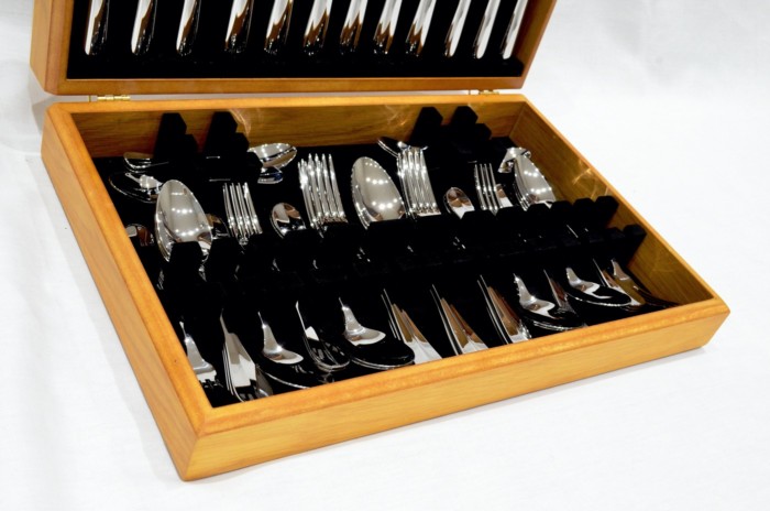 A Brand New Baguette Pattern 44 Piece Oak Wooden Cased Canteen - Stainless Steel - Made in Sheffield - Image 3