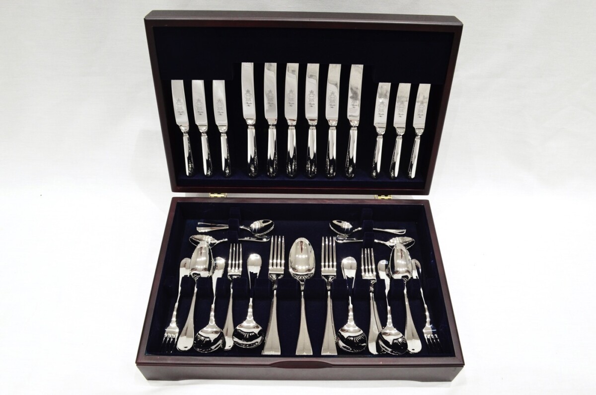 A Brand New Baguette Pattern 44 Piece Mahogany Wooden Cased Canteen - Stainless Steel - Made in Sheffield