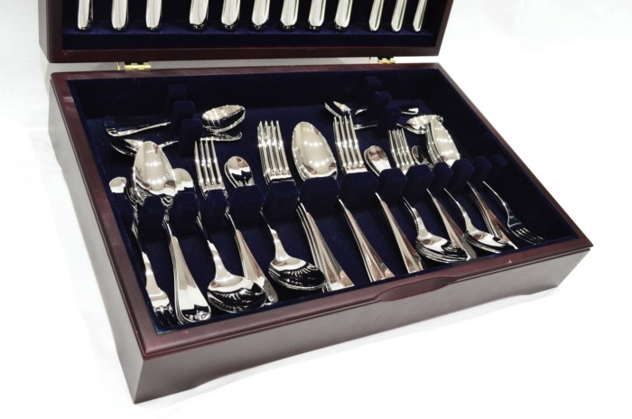 A Brand New Baguette Pattern 44 Piece Mahogany Wooden Cased Canteen - Stainless Steel - Made in Sheffield - Image 3