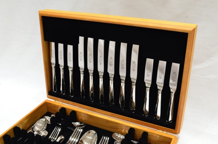 A Brand New Rattail Pattern 44 Piece Oak Wooden Cased Canteen - Stainless Steel - Made in Sheffield - Image 2
